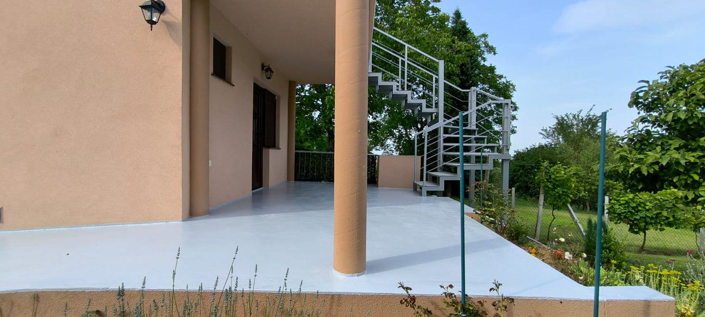 Svijetlo siva