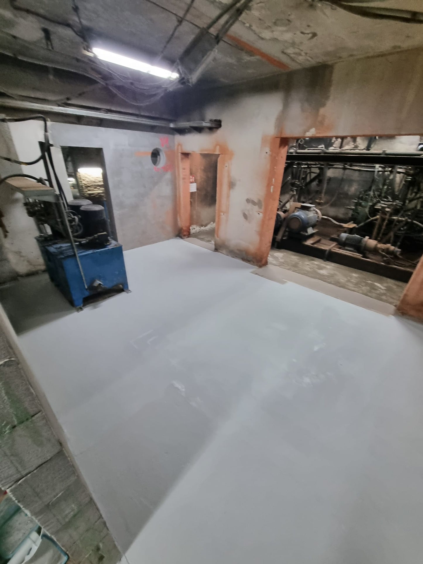 INDUSTRIJSKI EPOKSI POD: 2k Epoksi temeljni + 2k Epoksi i kvarc + 2k Završni sloj - 17€/m2