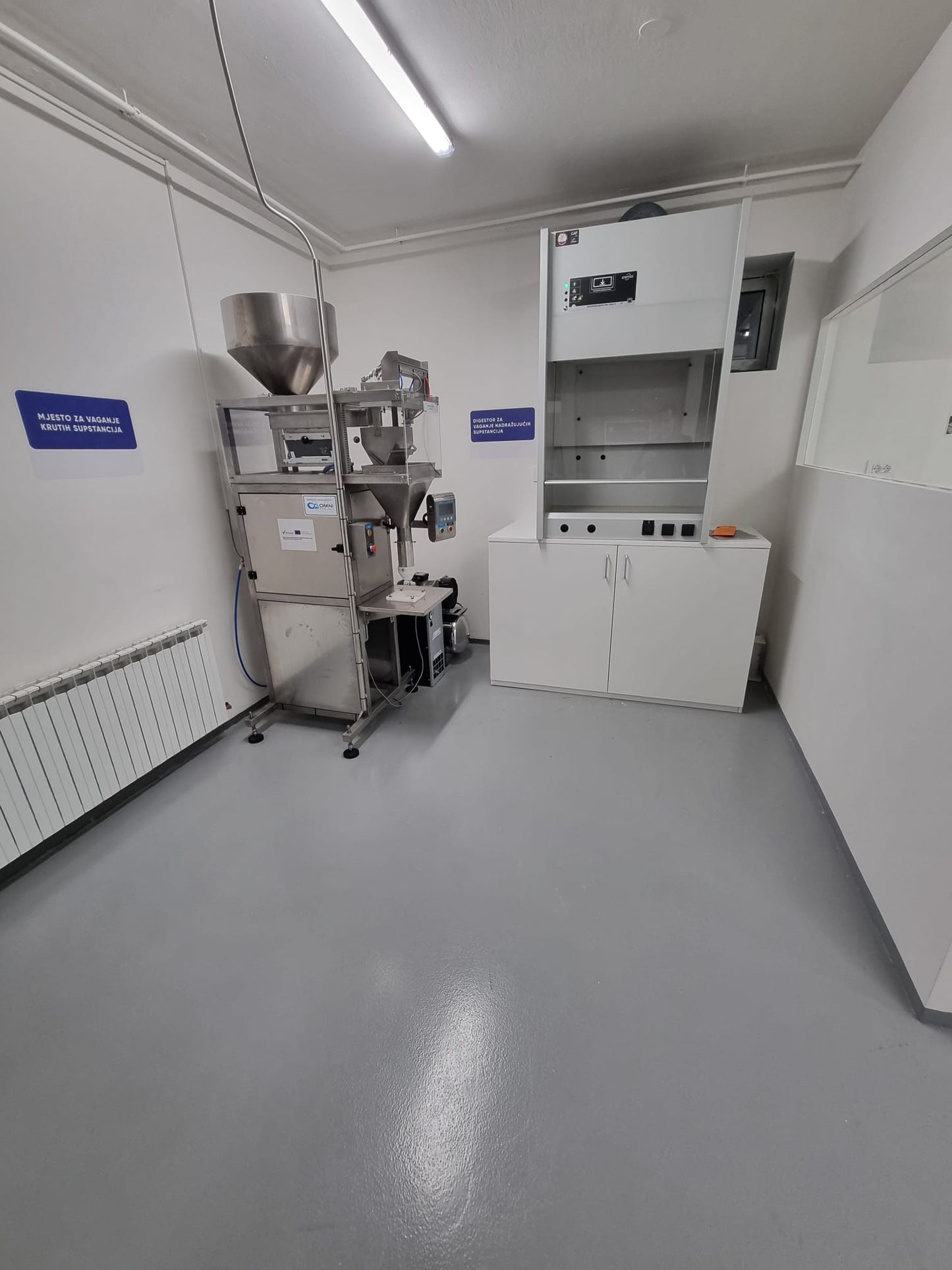 INDUSTRIJSKI EPOKSI POD: 2k Epoksi temeljni + 2k Epoksi i kvarc + 2k Završni sloj - 17€/m2