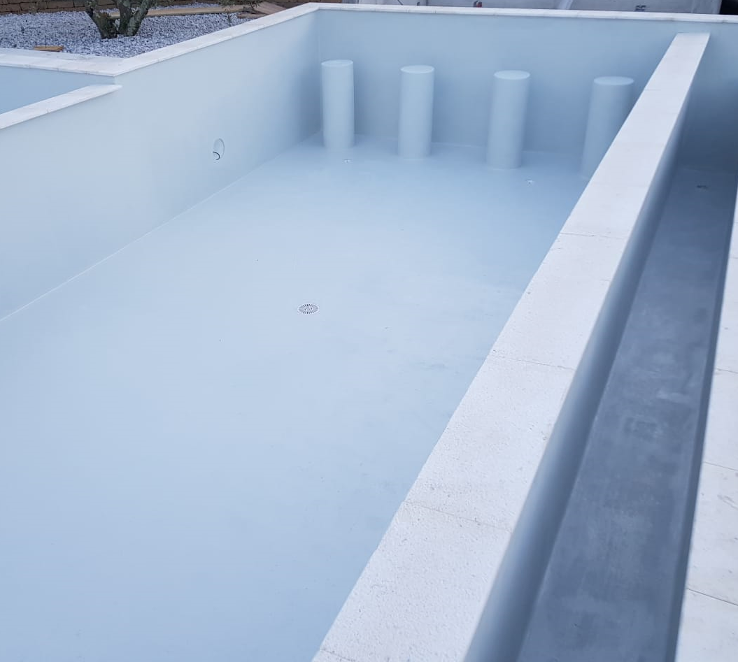 Svijetlo siva
